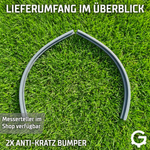 Zwei anthrazitfarbene Anti-Kratz Bumper für ANTHBOT Genie Modelle montagefertig im Gras liegend.
