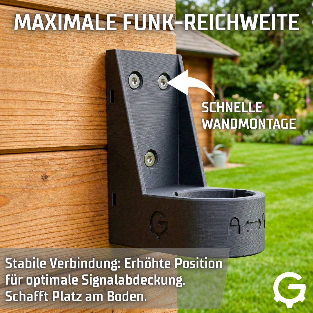 Ecovacs GOAT Beacon-Wandhalterung an einer Hauswand montiert für maximale Funk-Reichweite.